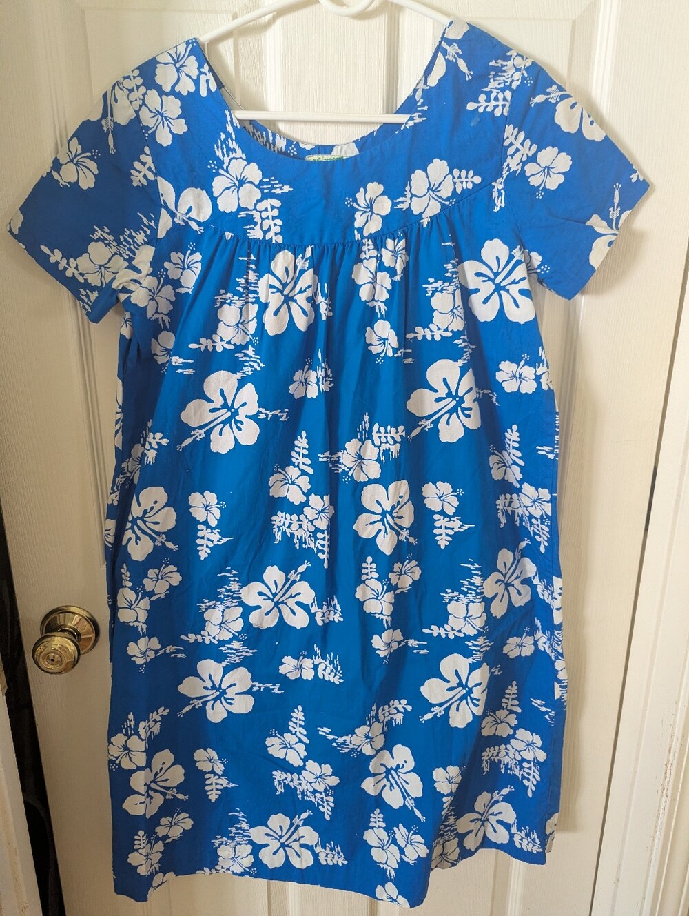 Ui-Maikai Muumuu White Hibiscus On Bright Blue Sz S-M Vintage Souvenir